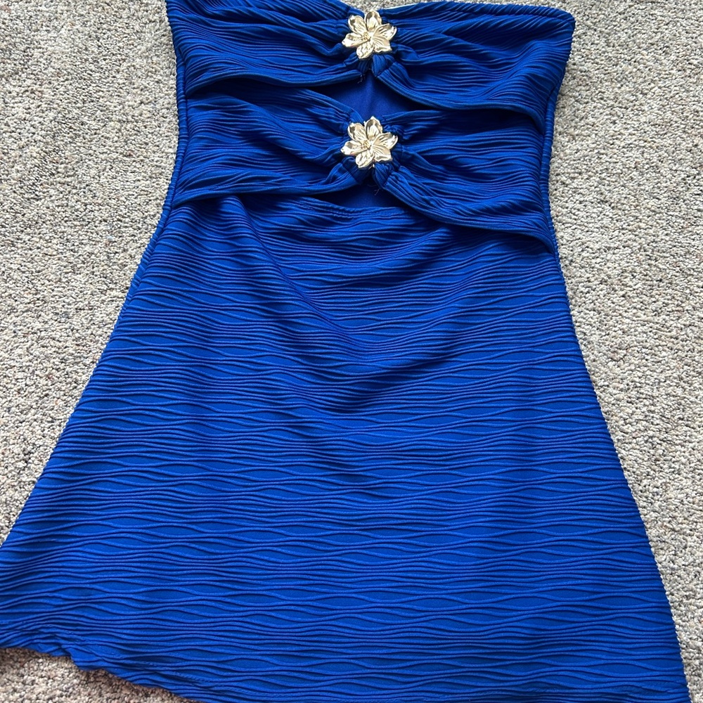 blue dress